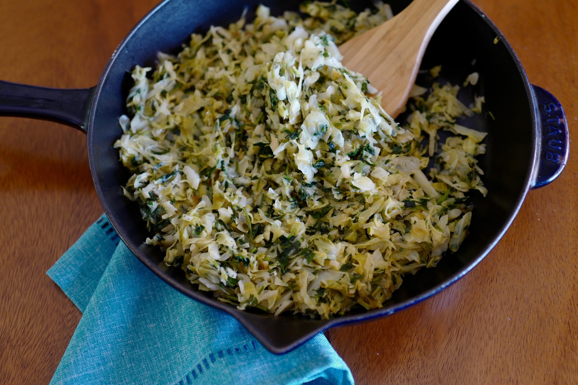 sautéed cabbage and leeks by foodjoya