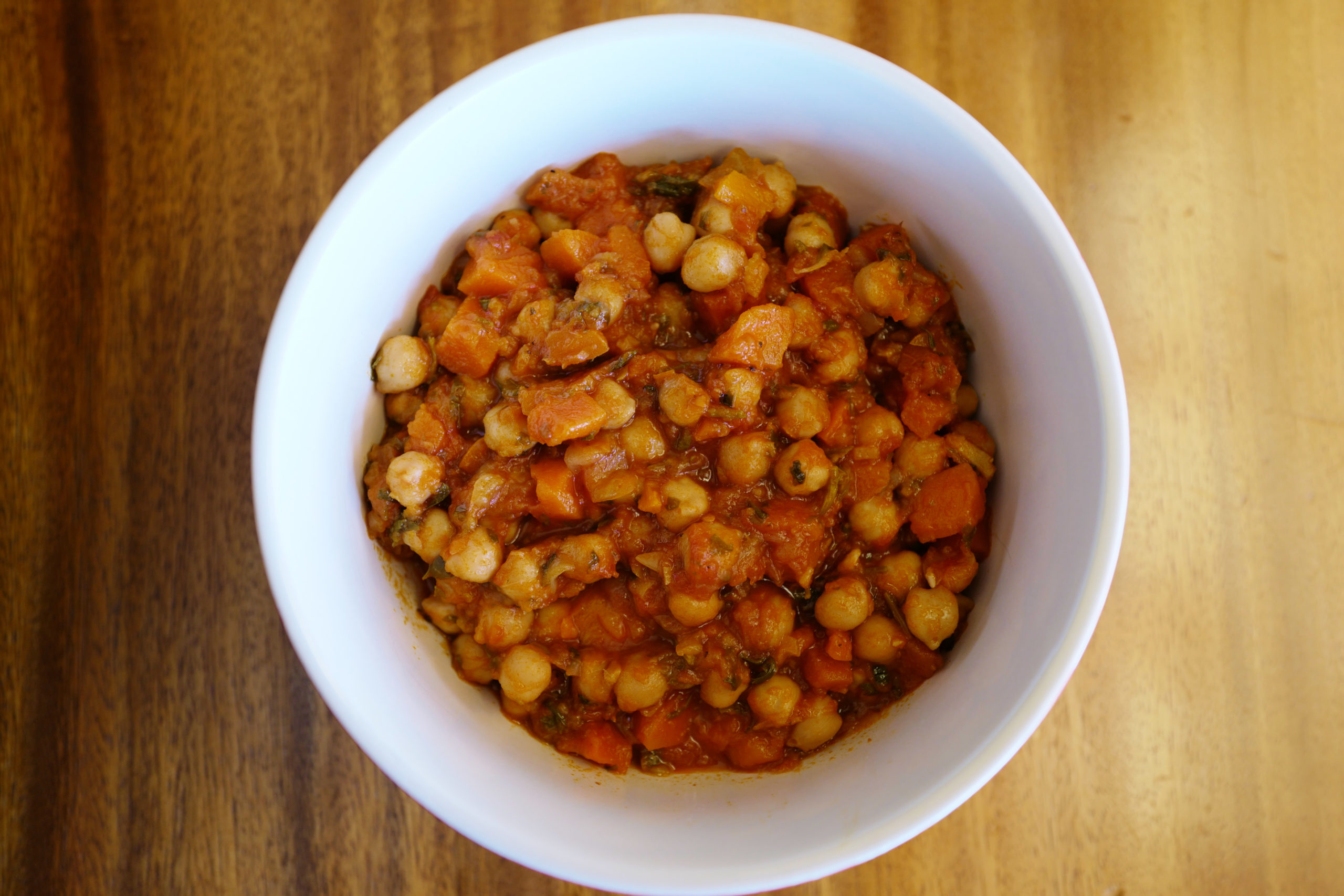 Gingery chickpeas with carrots, vegan, vegetarian, tomato sauce, lemon zest, by foodjoya